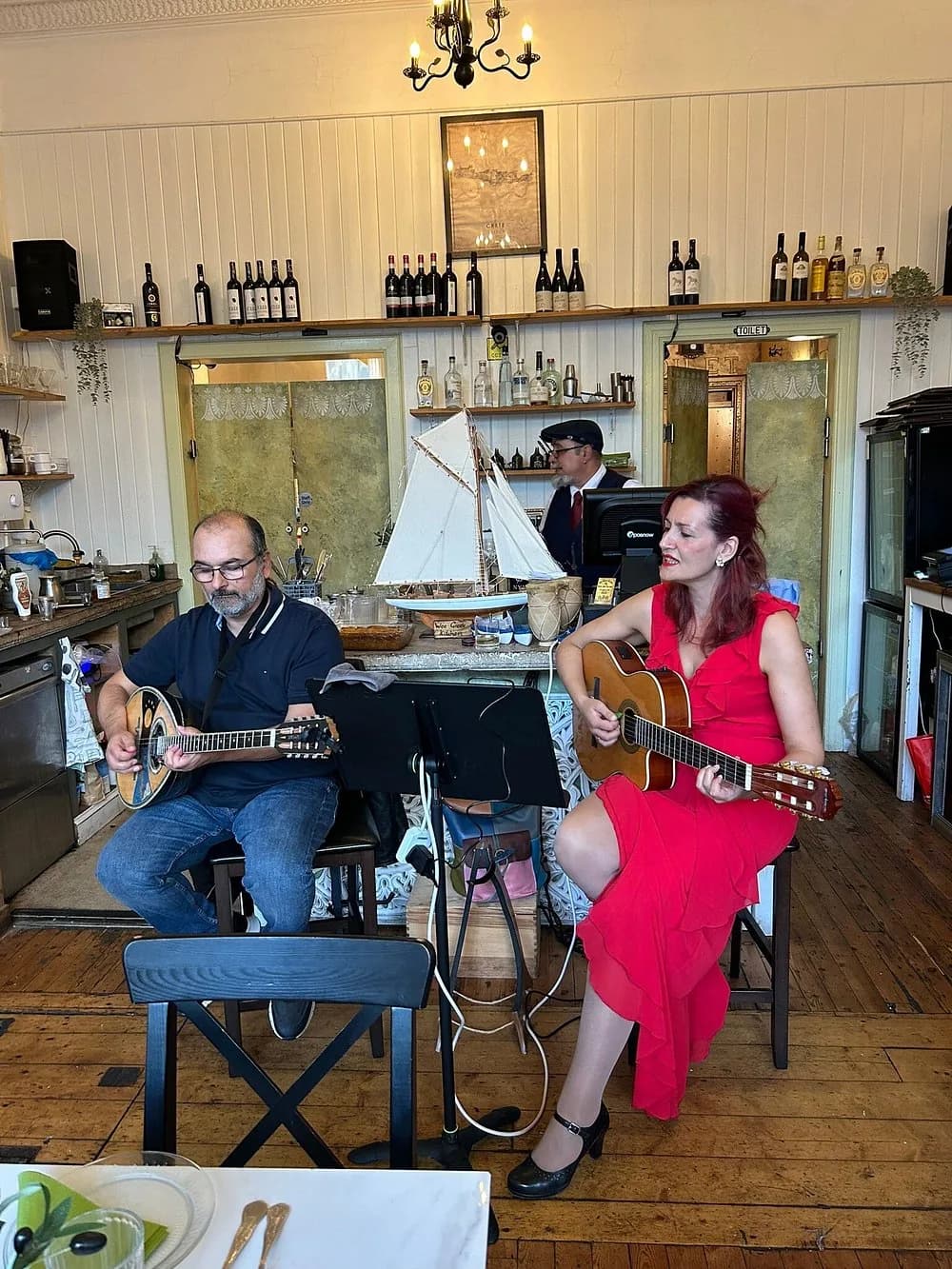 A duo playing in the restaurant